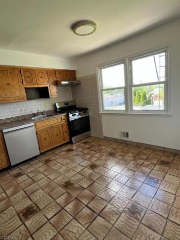 17 Garden Drive Elmwood Park NJ 07407