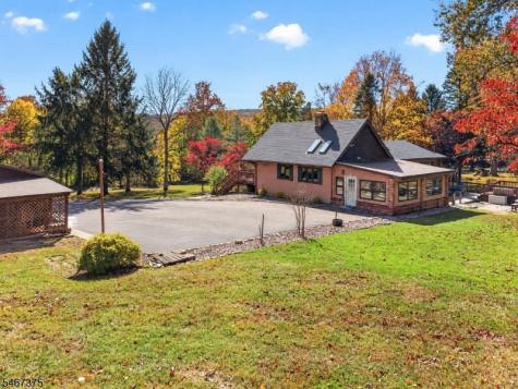 2 Lois Lane Hampton NJ 08827