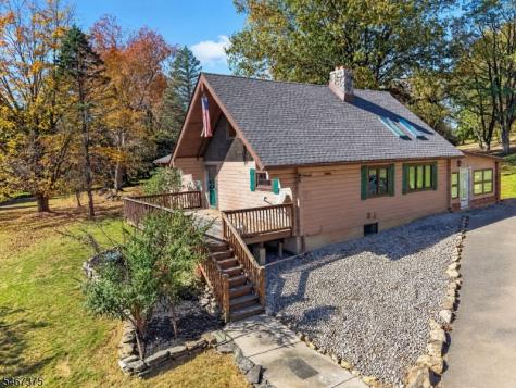 2 Lois Lane Hampton NJ 08827