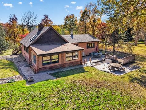 2 Lois Lane Hampton NJ 08827