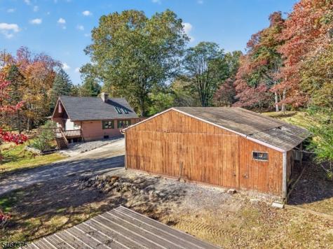 2 Lois Lane Hampton NJ 08827