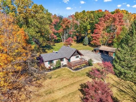2 Lois Lane Hampton NJ 08827