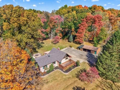 2 Lois Lane Hampton NJ 08827
