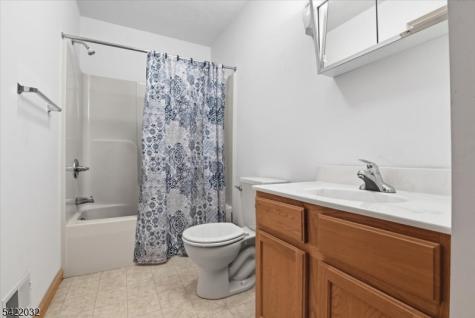 7225 Winnebago Drive Pennsylvania NJ 18347