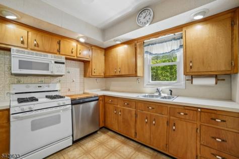 75 W Oakland Avenue Oakland NJ 07436
