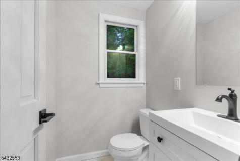 8 Cove Road Hopatcong NJ 07843
