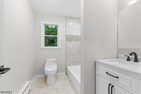 8 Cove Road Hopatcong NJ 07843