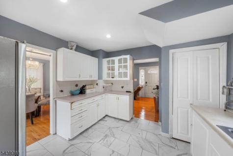256 Fycke Lane Teaneck NJ 07666