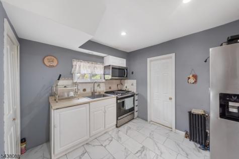 256 Fycke Lane Teaneck NJ 07666