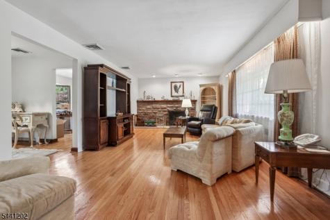 14 Saddle River Ro Woodcliff Lake NJ 07677