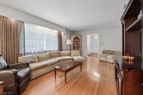 14 Saddle River Ro Woodcliff Lake NJ 07677