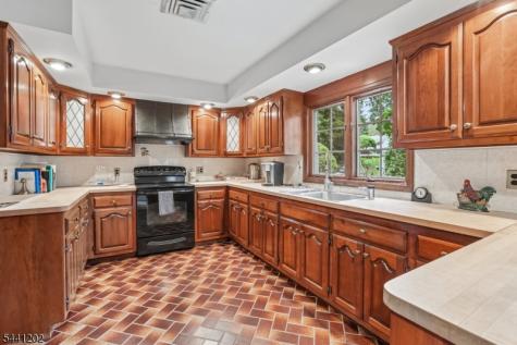 14 Saddle River Ro Woodcliff Lake NJ 07677