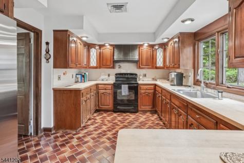 14 Saddle River Ro Woodcliff Lake NJ 07677