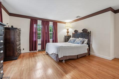14 Saddle River Ro Woodcliff Lake NJ 07677