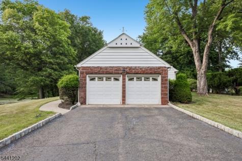 14 Saddle River Ro Woodcliff Lake NJ 07677