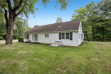 14 Saddle River Ro Woodcliff Lake NJ 07677