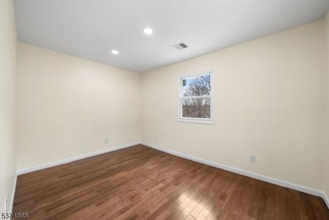20 Ella Street Bloomingdale NJ 07403