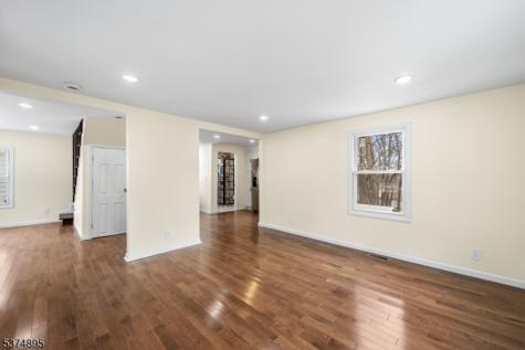 20 Ella Street Bloomingdale NJ 07403