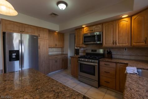 23 Carr Place Totowa NJ 07512