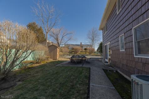 23 Carr Place Totowa NJ 07512