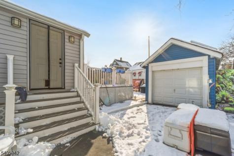 414 Martin Street Roselle NJ 07203