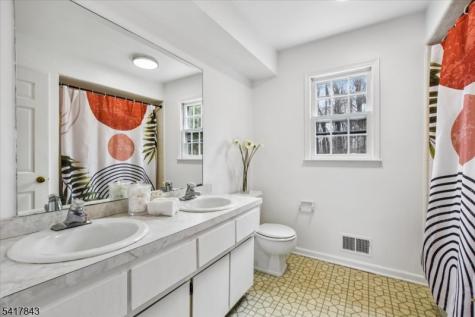 3 Dogwood Lane Tewksbury NJ 07830