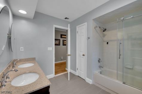51 Winay Terrace Washington NJ 07853