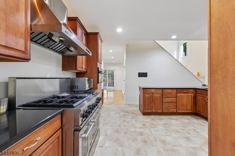 8 Pring Court West Orange NJ 07052