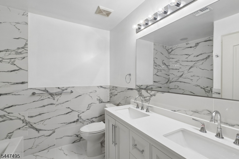 8 Pring Court West Orange NJ 07052
