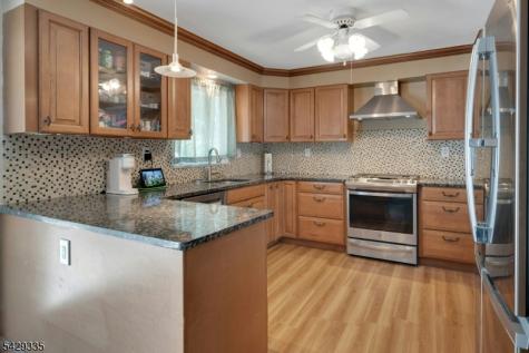 15 Maxine Drive Morris NJ 07960