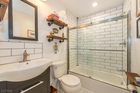 17 Reeve Avenue Stanhope NJ 07874