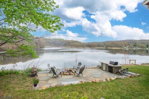 17 Reeve Avenue Stanhope NJ 07874