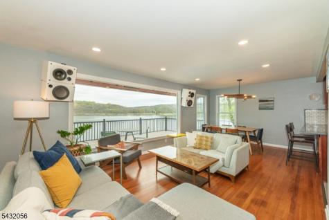 17 Reeve Avenue Stanhope NJ 07874
