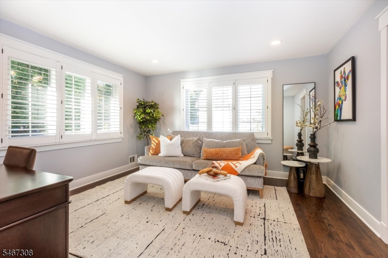 4 Walton Lane Livingston NJ 07039