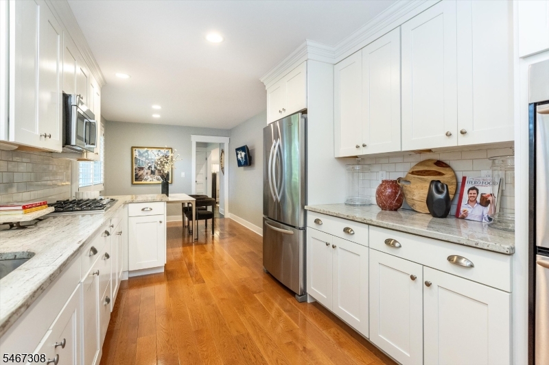 4 Walton Lane Livingston NJ 07039