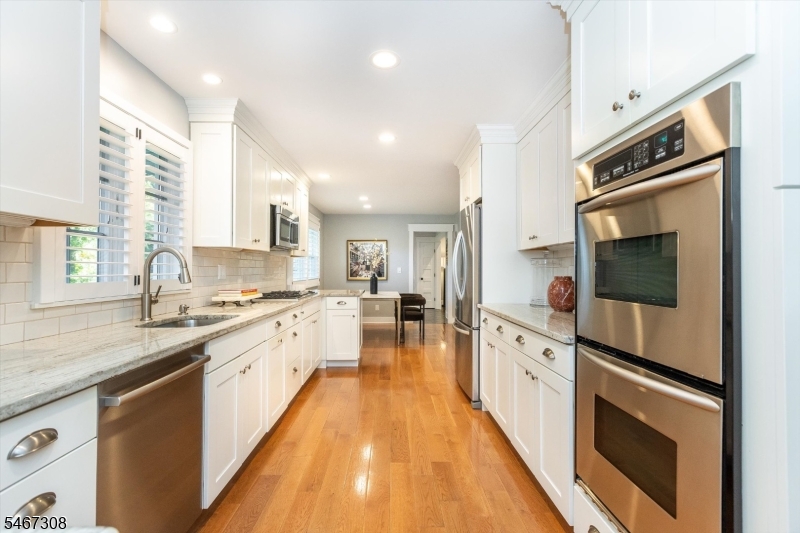 4 Walton Lane Livingston NJ 07039