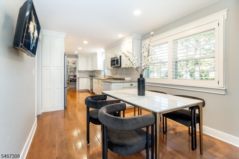 4 Walton Lane Livingston NJ 07039