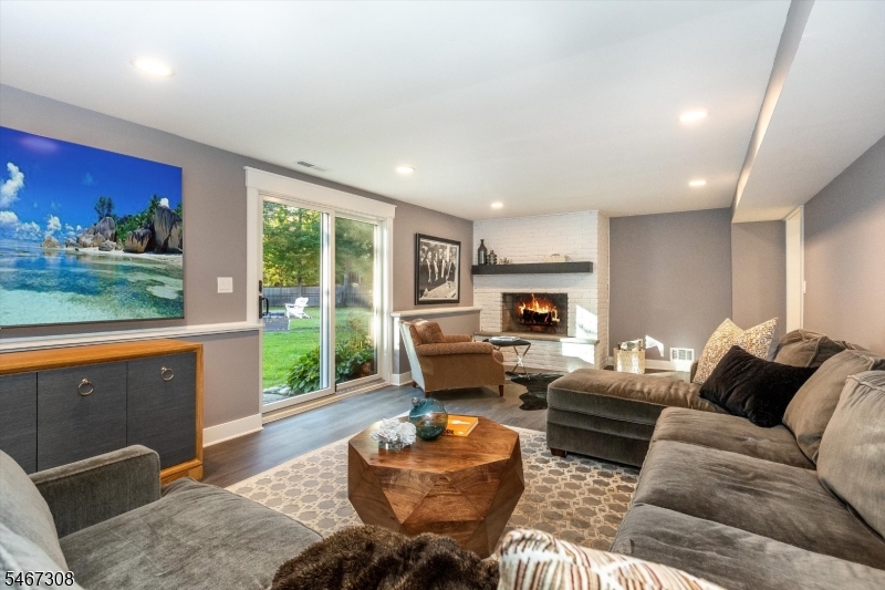4 Walton Lane Livingston NJ 07039