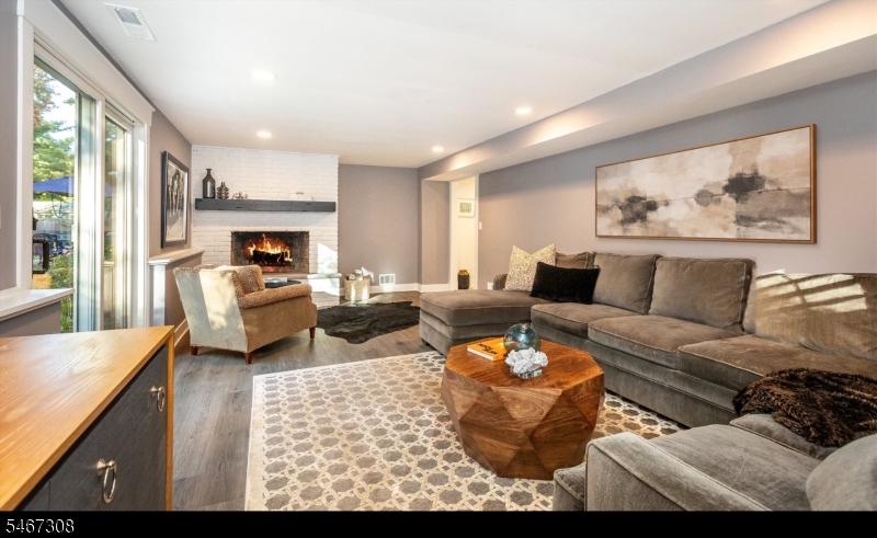 4 Walton Lane Livingston NJ 07039