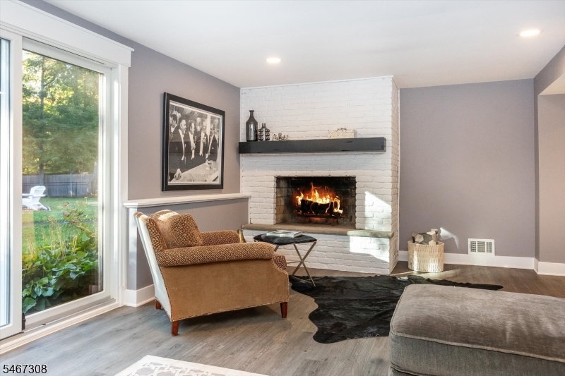 4 Walton Lane Livingston NJ 07039