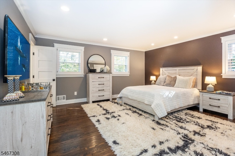 4 Walton Lane Livingston NJ 07039
