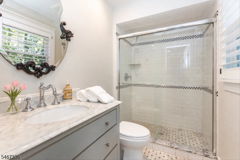 4 Walton Lane Livingston NJ 07039