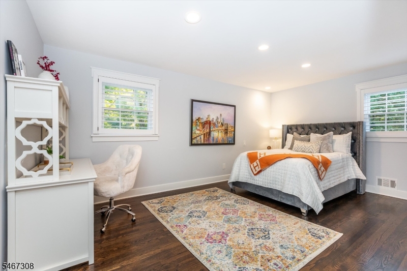 4 Walton Lane Livingston NJ 07039