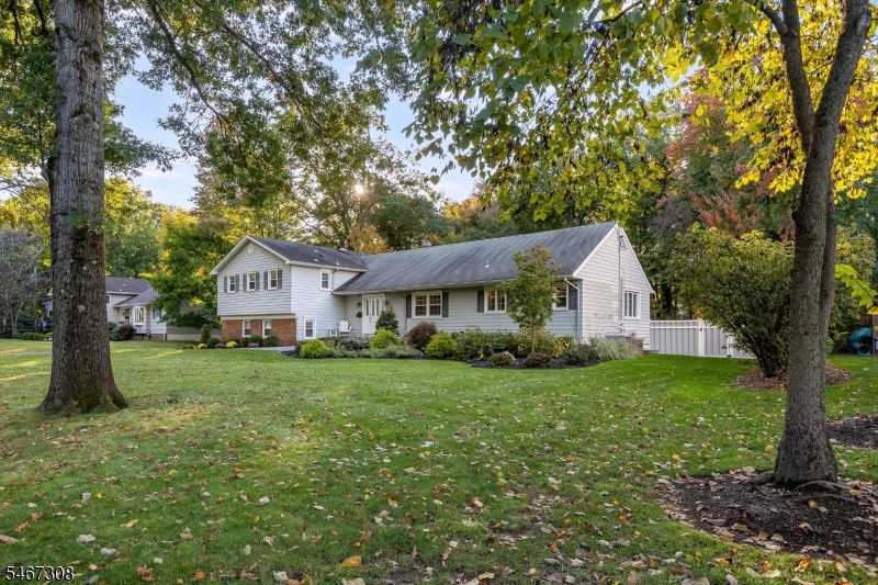 4 Walton Lane Livingston NJ 07039