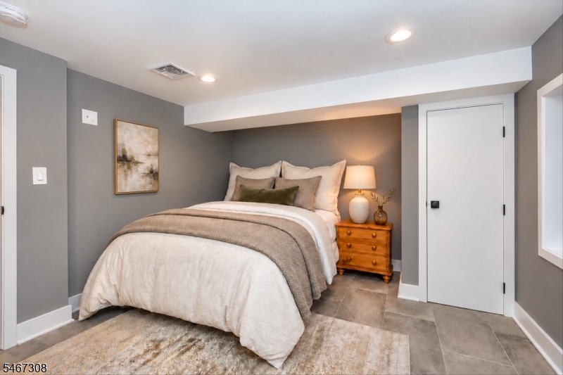 4 Walton Lane Livingston NJ 07039