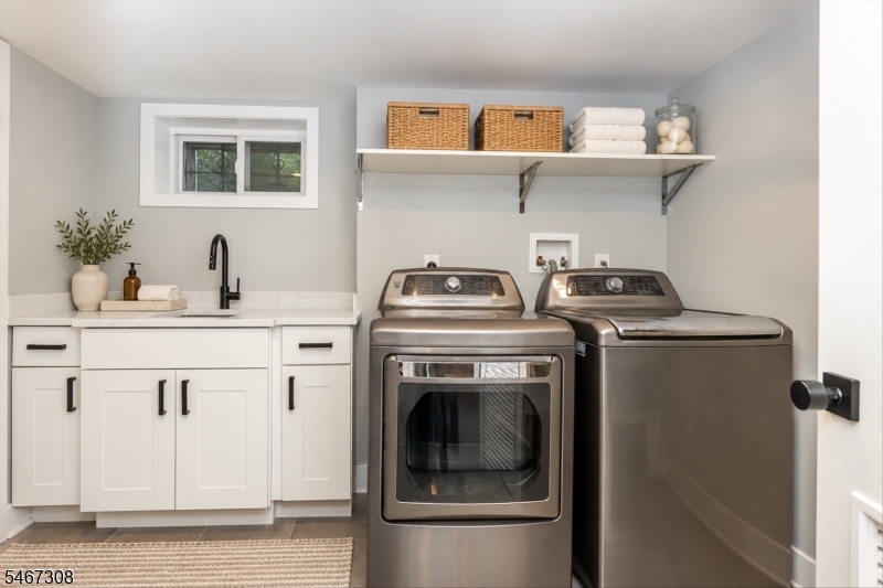 4 Walton Lane Livingston NJ 07039