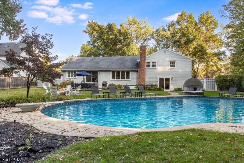 4 Walton Lane Livingston NJ 07039