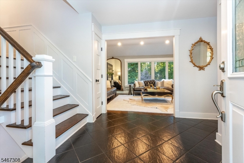 4 Walton Lane Livingston NJ 07039