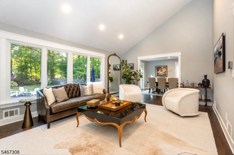 4 Walton Lane Livingston NJ 07039