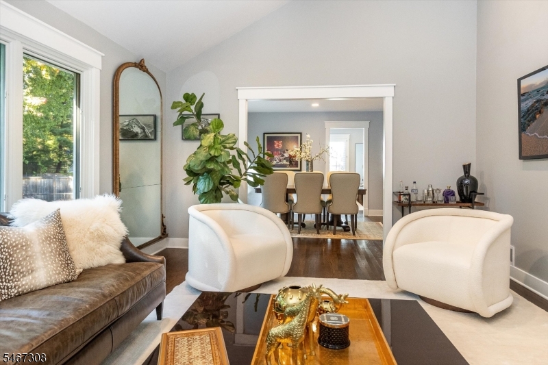 4 Walton Lane Livingston NJ 07039